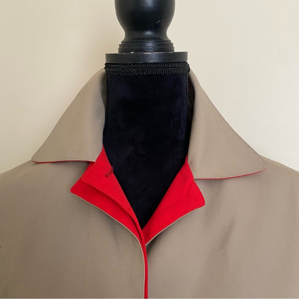 Women’s Trench Dress Coat size 8PET Beige w/ red details, tie waist, like new - Picture 6 of 16